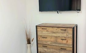 7 Venus Road Room 2